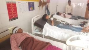 बाराबंकी05अप्रैल24*बस सड़क हादसे में घायल बच्चे उपचार के लिए फिर पहुंचे जिला अस्पताल