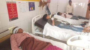 बाराबंकी05अप्रैल24*बस सड़क हादसे में घायल बच्चे उपचार के लिए फिर पहुंचे जिला अस्पताल बाराबंकी05अप्रैल24*बस सड़क हादसे में घायल बच्चे उपचार के लिए फिर पहुंचे जिला अस्पताल