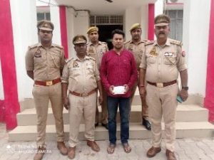 झाँसी06अप्रैल24*थाना मऊरानीपुर पुलिस द्वारा वारण्टी अभियुक्त गिरफ्तार।