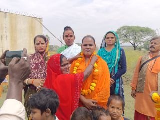 कौशाम्बी06अप्रैल24*किन्नरों ने प्राथमिक विद्यालय के सामने नाला निर्माण का किया भूमि पूजन* कौशाम्बी06अप्रैल24*किन्नरों ने प्राथमिक विद्यालय के सामने नाला निर्माण का किया भूमि पूजन*