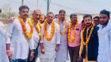 कौशाम्बी07अप्रैल24*कांग्रेस के नवनिर्वाचित जिला अध्यक्ष का कांग्रेसियों ने किया जोरदार स्वागत* कौशाम्बी07अप्रैल24*कांग्रेस के नवनिर्वाचित जिला अध्यक्ष का कांग्रेसियों ने किया जोरदार स्वागत*