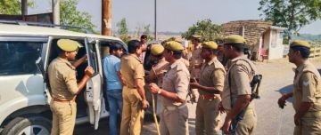 कौशाम्बी07अप्रैल24*एएसपी के नेतृत्व में मंझनपुर और कड़ा पुलिस ने की वाहनों की चेकिंग* कौशाम्बी07अप्रैल24*एएसपी के नेतृत्व में मंझनपुर और कड़ा पुलिस ने की वाहनों की चेकिंग*