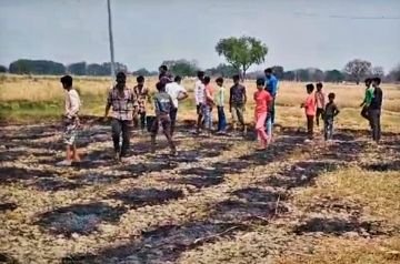 कौशाम्बी09अप्रैल24*चिंगारी से गेहूँ के खेत में लगी आग लाखों का हुआ नुकसान*