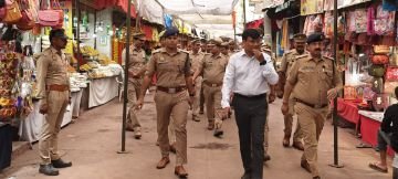 कौशाम्बी09अप्रैल24*पुलिस महानिरिक्षक प्रयागराज जोन ने एसपी के साथ शीतलाधाम कड़ाधाम में लगे मेला का लिया जायजा* कौशाम्बी09अप्रैल24*पुलिस महानिरिक्षक प्रयागराज जोन ने एसपी के साथ शीतलाधाम कड़ाधाम में लगे मेला का लिया जायजा*