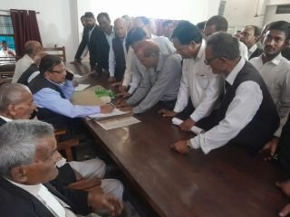 बाराबंकी09अप्रैल24*जिला बार के विभिन्न पदों पर 61 अधिवक्ताओं ने पहले दिन दाखिल किया नामांकन