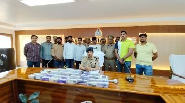 कौशाम्बी10अप्रैल24*11 निर्मित 2 अर्धनिर्मित तमंचा के साथ तमंचा फैक्ट्री संचालक गिरफ्तार*