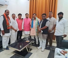 झाँसी10अप्रैल24*लोकसभा चुनाव के पूर्व सपा को लगा झटका, मुकेश राजपूत भाजपा में शामिल