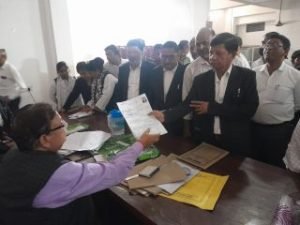 बाराबंकी10अप्रैल24*जिला बार के चुनाव में 79 अधिवक्ताओं ने भरे नामांकन पत्र