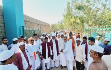 अयोध्या:11अप्रैल24*गले मिलकर दी एक दूसरे को ईद की मुबारकबाद। अयोध्या:11अप्रैल24*गले मिलकर दी एक दूसरे को ईद की मुबारकबाद।