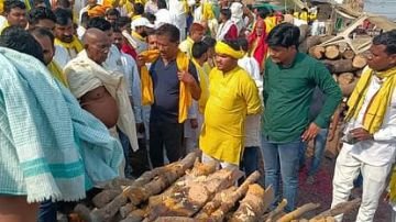 वाराणसी12अप्रैल24*पंचतत्व में विलीन हुईं कैबिनेट मंत्री ओम प्रकाश की मां, पति शन्नू राजभर ने दी मुखाग्नि_* वाराणसी12अप्रैल24*पंचतत्व में विलीन हुईं कैबिनेट मंत्री ओम प्रकाश की मां, पति शन्नू राजभर ने दी मुखाग्नि_*