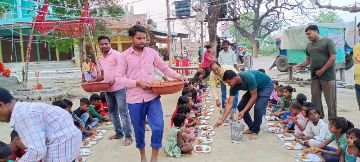 कौशाम्बी15अप्रैल24*श्री दक्खिनी माता मंदिर परिसर में विशाल भंडारे का आयोजन किया गया। कौशाम्बी15अप्रैल24*श्री दक्खिनी माता मंदिर परिसर में विशाल भंडारे का आयोजन किया गया।