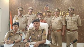 बाँदा15अप्रैल24*अवैध शस्त्रों का निर्माण, संग्रहण व बिक्री करने वाले अभियुक्तों पर पुलिस की बड़ी कार्यवाही बाँदा15अप्रैल24*अवैध शस्त्रों का निर्माण, संग्रहण व बिक्री करने वाले अभियुक्तों पर पुलिस की बड़ी कार्यवाही