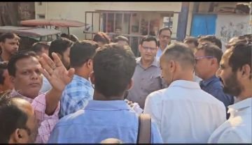 सुल्तानपुर15अप्रैल24*जब सीआरओ ने मौके पर पहुंच नगर कानूनगो और लेखपाल को पढ़ाया नैतिकता का पाठ,शर्मसार राजस्व टीम ने मांगी माफी। सुल्तानपुर15अप्रैल24*जब सीआरओ ने मौके पर पहुंच नगर कानूनगो और लेखपाल को पढ़ाया नैतिकता का पाठ,शर्मसार राजस्व टीम ने मांगी माफी।