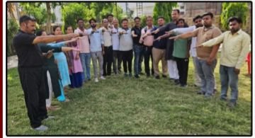 अलीगढ़22अप्रैल24*मूकबधिर क्रिकेट खिलाड़ीयों सहित दर्जनों मूकबधिर ने मतदान की ली शपथ