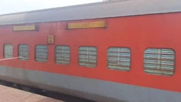 मुजफ्फरपुर बिहार22अप्रैल24*रेलवे स्टेशन पर बलसाड़ एक्सप्रेस में आग लगने से एक आरपीएफ जवान की मौत। मुजफ्फरपुर बिहार22अप्रैल24*रेलवे स्टेशन पर बलसाड़ एक्सप्रेस में आग लगने से एक आरपीएफ जवान की मौत।