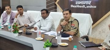 अयोध्या25अप्रैल24*जिला निर्वाचन अधिकारी ने अधिकारियों व विभिन्न राजनीतिक दलों के पदाधिकारी/प्रतिनिधियों के साथ बैठक की।