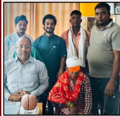 अलीगढ़25अप्रैल24*डॉ . नागेश वार्ष्णेय द्वारा दिमाग के सफल ऑपरेशन के बाद कोमा में गई 75 वर्षीय अम्मा आई होश में