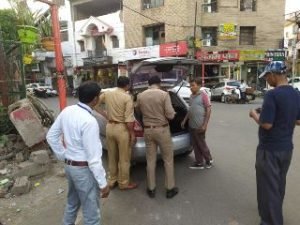 कानपुर नगर27अप्रैल24*चुनाव आयोग के निर्देशानुसार पुलिस की कारो के लिए सख्त चेकिंग ।।