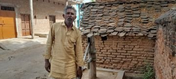 झांसी मऊरानीपुर 28 अप्रैल24*नयागांव में खराब चल रहा सरकारी हेडपंप।