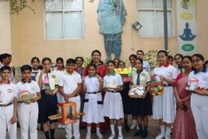 जयपुर29अप्रैल2024*बर्ड फीडर एवं घोसलों का आपस में आदान-प्रदान