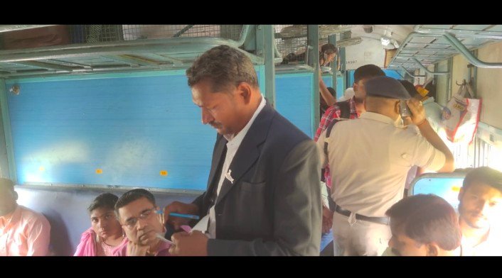 साहिबगंज-भागलपुर-किऊल सेक्शन में सघन टिकट चेकिंग अभियान साहिबगंज-भागलपुर-किऊल सेक्शन में सघन टिकट चेकिंग अभियान
