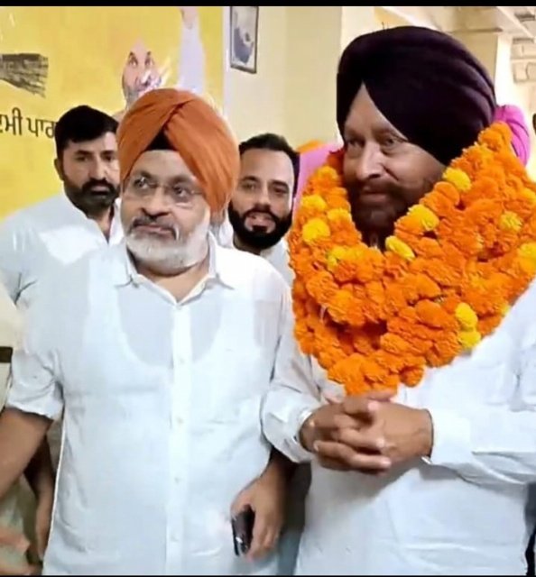 पंजाब 18 मई 2024* आर.डी. मॉल में आम आदमी पार्टी के कार्यालय का शुभारंभ हुआ