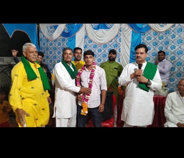 मथुरा 25 मई 2024*  भारतीय किसान यूनियन (टिकैत) की हुई बैठक , 