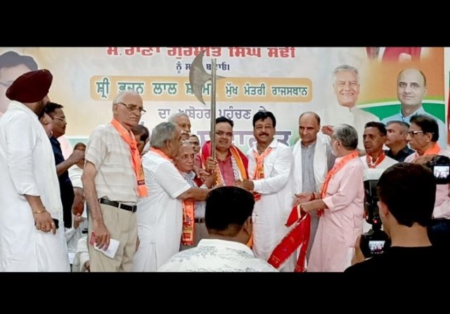 पंजाब 28 मई 2024* अबोहर ब्राह्मण सभा ने राजस्थान के मुख्यमंत्री भजन लाल शर्मा को परसा भेंट कर किया सम्मानित पंजाब 28 मई 2024* अबोहर ब्राह्मण सभा ने राजस्थान के मुख्यमंत्री भजन लाल शर्मा को परसा भेंट कर किया सम्मानित