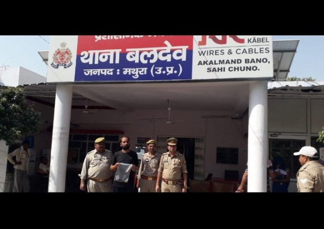 मथुरा 28 मई 2024* थाना बल्देव पुलिस द्वारा पत्नी की गला रेतकर हत्या करने वाले अभियुक्त/पति को किया गिरफ्तार