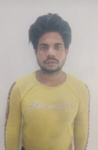 मथुरा 29 मई 2024*  थाना महावन पुलिस द्वारा एक शातिर चोर को चोरी के माल 01 अदद इन्वर्टर व 01 अदद डी0वी0आर0 सहित गिरफ्तार किया गया ।