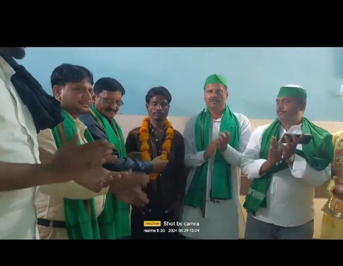 मथुरा 29 मई 2024* एक दर्जन लोगों ने भारतीय किसान यूनियन भानू की सदस्यता ग्रहण की