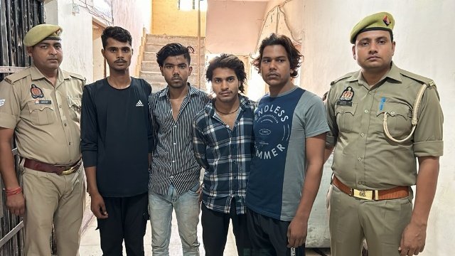 मथुरा 30 मई 2024* थाना गोवर्धन पुलिस द्वारा वाहन चोर गैंग के चार अभियुक्तगण को चोरी के एक ट्रैक्टर/ट्राली व 07 मोटरसाईकिल के साथ किया गिरफ्तार।