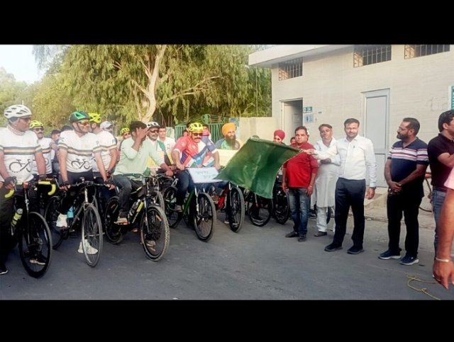 पंजाब 31 मईब2024* एसडीएम ने निकाली वोटर जागरूकता साईकिल रैली पंजाब 31 मईब2024* एसडीएम ने निकाली वोटर जागरूकता साईकिल रैली