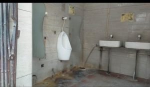 पंजाब 09 मई 2024* डेढ़ माह टूटा पड़ा है नगर निगम का बाथरूम, सफाई व्यवस्था का निकला जनाजा