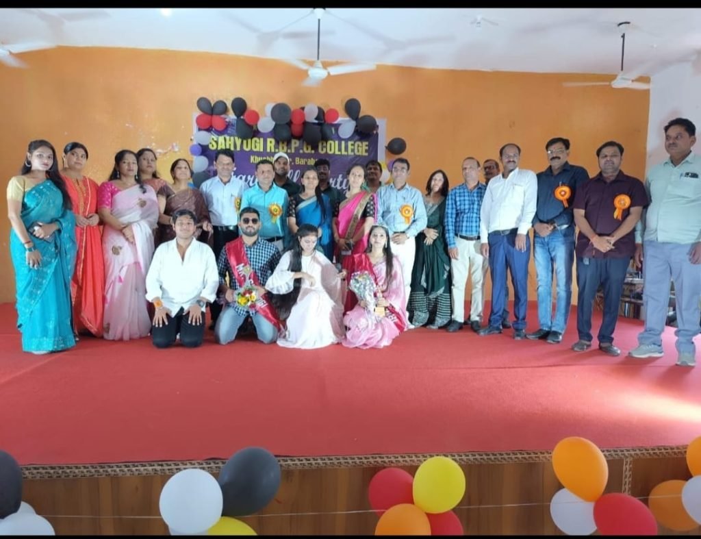 बाराबंकी13मई24*फेयरवेल पार्टी में प्रबंधक ने बच्चों को बताए सफलता के मंत्र बाराबंकी13मई24*फेयरवेल पार्टी में प्रबंधक ने बच्चों को बताए सफलता के मंत्र