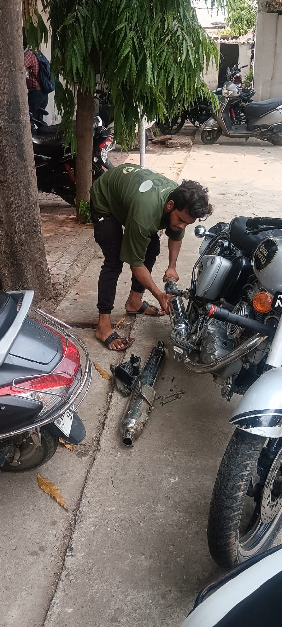 अनूपपुर 24 मई 24*साइलेंसर मॉडिफाई करवा कर ध्वनि प्रदूषण फैलाने वाले वाहन चालक पर यातायात पुलिस ने की कार्यवाही* अनूपपुर 24 मई 24*साइलेंसर मॉडिफाई करवा कर ध्वनि प्रदूषण फैलाने वाले वाहन चालक पर यातायात पुलिस ने की कार्यवाही*