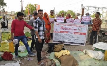 वाराणसी1मई24*पथ विक्रेता अधिनियम2014 लागू करने की मांग। वाराणसी1मई24*पथ विक्रेता अधिनियम2014 लागू करने की मांग।