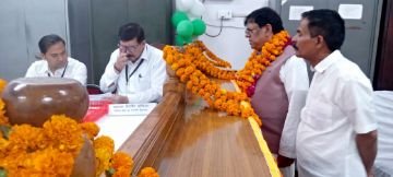 बाराबंकी1मई24*निर्दलीय प्रत्याशी डॉक्टर रामगुलाम राजदान ने दाखिल किया नामांकन विपक्षियों में खलबली