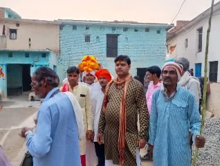 झांसी मऊरानीपुर 7 अप्रैल 2024। नयागांव में निकली भागवत पुराण की कलंश यात्रा। झांसी मऊरानीपुर 7 अप्रैल 2024। नयागांव में निकली भागवत पुराण की कलंश यात्रा।