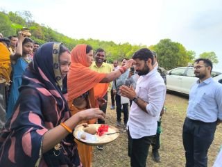 अनूपपुर07मई24*सुदूरवर्ती बैगा बाहुल्य ग्राम गुट्टीपारा पहुंचे कलेक्टर, रुबरु हो की चर्चा* अनूपपुर07मई24*सुदूरवर्ती बैगा बाहुल्य ग्राम गुट्टीपारा पहुंचे कलेक्टर, रुबरु हो की चर्चा*