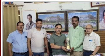 अलीगढ़08मई24*प्रदीप रावत को बेस्ट खेल प्रबंधन का प्रतीक चिन्ह देकर किया सम्मानित अलीगढ़08मई24*प्रदीप रावत को बेस्ट खेल प्रबंधन का प्रतीक चिन्ह देकर किया सम्मानित