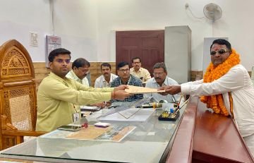 देवरिया08मई2024*नामांकन के दूसरे दिन दो प्रत्याशियों ने किया नामांकन* देवरिया08मई2024*नामांकन के दूसरे दिन दो प्रत्याशियों ने किया नामांकन*