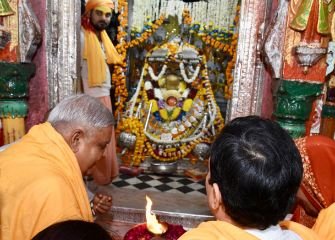 अयोध्या10मई24*रामलला के समक्ष साष्टांग हुए उपराष्ट्रपति अयोध्या10मई24*रामलला के समक्ष साष्टांग हुए उपराष्ट्रपति