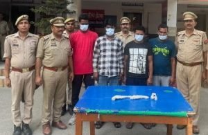 बिजनौर13मई24*GF को डराने के लिए सिपाही ने दोस्तों से खुद पर चलवा दी गोली.