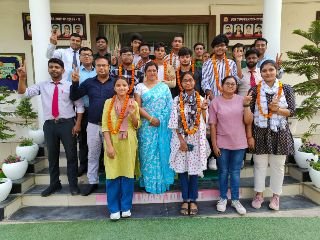 कौशाम्बी13मई24*कौशांबी प्रेसीडेंसी स्कूल एंड कॉलेज के छात्र-छात्राओं ने जिले में सीबीएसई बोर्ड परीक्षा परिणाम में लहराया परचम* कौशाम्बी13मई24*कौशांबी प्रेसीडेंसी स्कूल एंड कॉलेज के छात्र-छात्राओं ने जिले में सीबीएसई बोर्ड परीक्षा परिणाम में लहराया परचम*