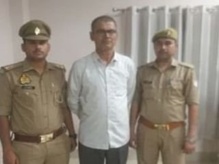 मेरठ15मई24*बाप का गिरेबान पकड़ने में बाप ने चाकू मारकर बेटे का कत्ल कर दिया।