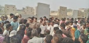 कौशाम्बी15मई24*निर्माणाधीन रेलवे ओवरब्रिज की बैरिकेडिंग दीवाल गिरी, दबकर साइकिल सवार अधेड़ की मौत*