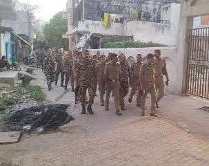 लखनऊ16मई2024*लोकसभा चुनाव शांतिपूर्ण व सकुशल संपन्न कराए जाने के दृष्टिगत पुलिस व अर्द्धसैनिक बल के साथ फ्लैग मार्च। लखनऊ16मई2024*लोकसभा चुनाव शांतिपूर्ण व सकुशल संपन्न कराए जाने के दृष्टिगत पुलिस व अर्द्धसैनिक बल के साथ फ्लैग मार्च।