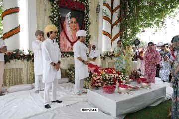 ग्वालियर16मई24**💥माधवी राजे की पार्थिव देह रानी महल में रखी: तीन बजे तक अंतिम दर्शन ग्वालियर16मई24**💥माधवी राजे की पार्थिव देह रानी महल में रखी: तीन बजे तक अंतिम दर्शन