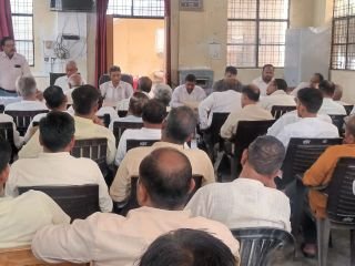 अयोध्या18मई24*आंशिक विरोध के बाद बार एसोसिएशन के बजट ध्वनि मत से पास अयोध्या18मई24*आंशिक विरोध के बाद बार एसोसिएशन के बजट ध्वनि मत से पास